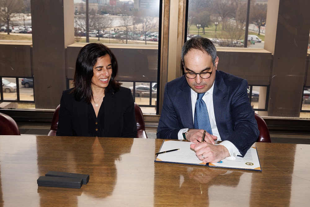 Departments of Justice and Labor <a href="/USDOL/">U.S. Department of Labor</a> Strengthen Partnership to Protect Workers

The Agencies Will Enhance Enforcement Efforts Through Greater Coordination and Information Sharing, Cross-Agency Training and Outreach

justice.gov/opa/pr/departm…