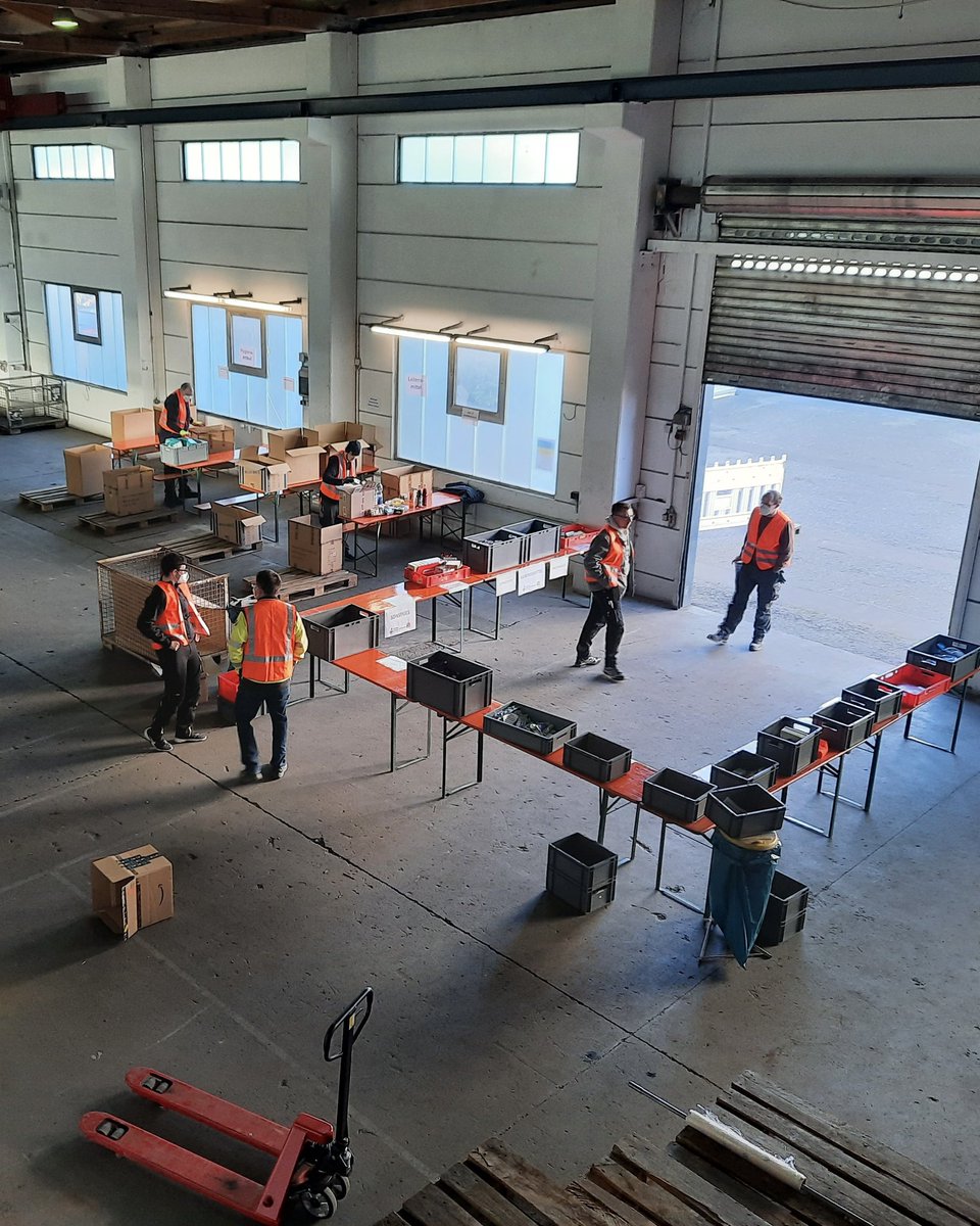 Nach kurzer Vorbereitung ging es heute um 17:00 Uhr in der Riemenstrasse 29 los mit der Spendenaktion für die Ukraine.
Zwischen 17:00 und 19:30 Uhr kamen ca. 30 Menschen aus Bad Rappenau und Umgebung und gaben verschiedenste Sachen bei unserem hochmotiviertem Helferteam ab.