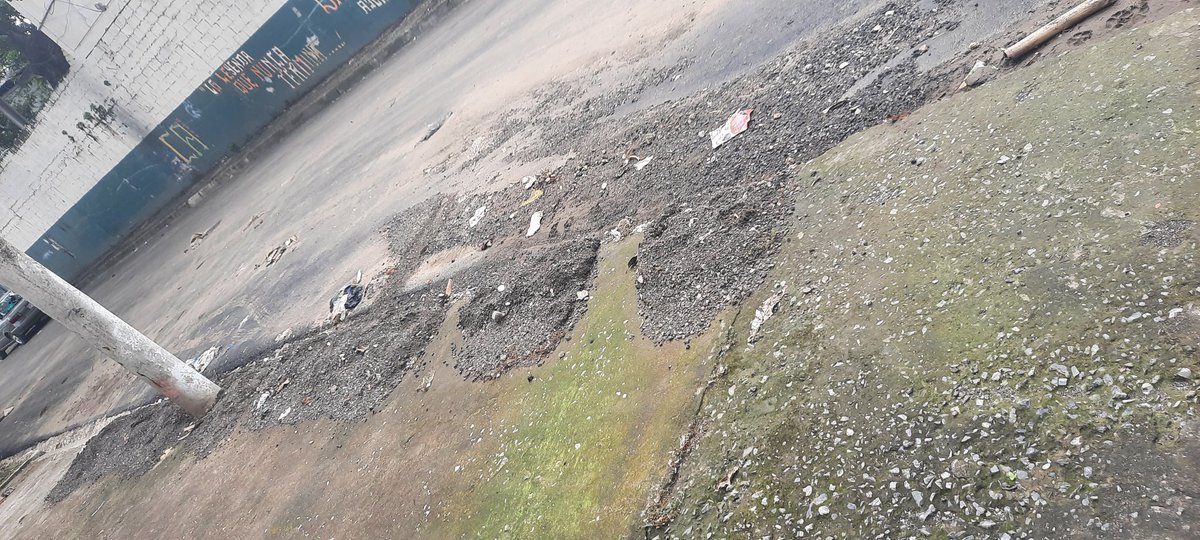 karendres's tweet photo. @urvaseo en mapasingue este x el colegio augusto mendoza llevan 2 días sin limpiar la basura llueve de nuevo y se acumula la basura porfavor vengan a limpiar urgente https://t.co/1HT8LLVY3e