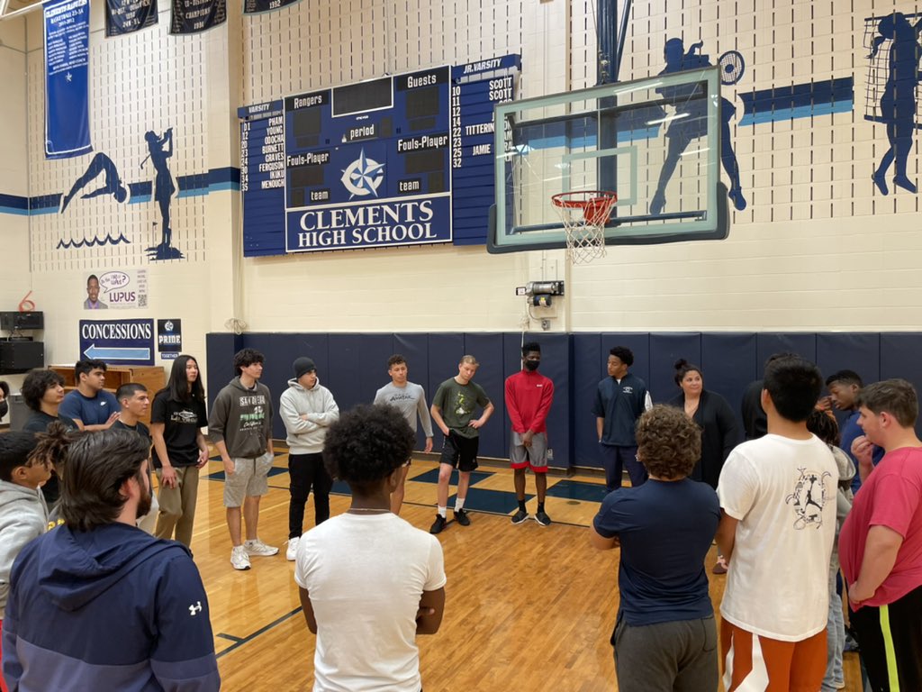 CHighFB's tweet photo. Extremely grateful to have @FBISDLeaderExp Ropes course leaders spend valuable time with our program today! Communication is key, but EFFECTIVE COMMUNICATION takes it to the next level! #WeAllCanBeLeaders #DoYourJob #LeadersListenToo #OneCommonGoal https://t.co/DjYh4NpLT5