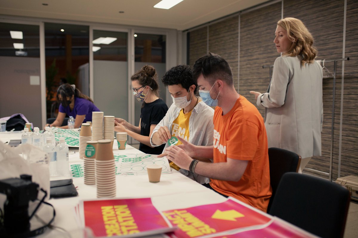 _southstart's tweet photo. 🚨 It’s the FINAL day of REVIVAL! 🚨 We’ve got a full day of events designed to connect you to the people and ideas that matter most! 

But before anything else...grab yourself a brew-licious coffee from one of our coffee carts powered by @HappyCo ☕

📷 Baxter William https://t.co/CBmg9mXit7