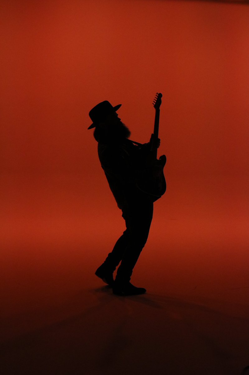 WeAreEverette's tweet photo. Who’s listening to #GonnaBeAProblem tonight? https://t.co/xdqpOHVwEK https://t.co/bS35HYTYeo
