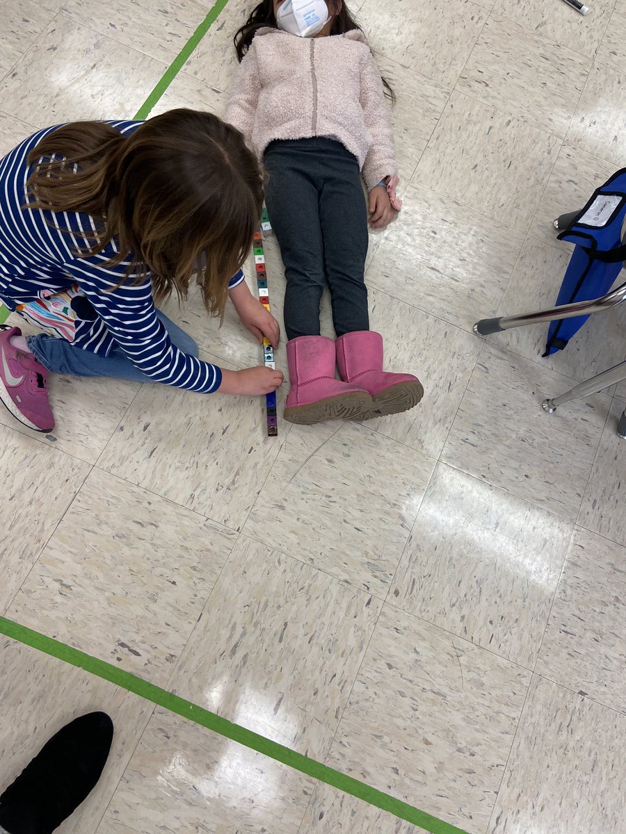 LowesIslandElem's tweet photo. Math workshop was in action today in kindergarten! #spottedatLOW #mathworkshop @MissLuciB @MrsForeman_LOW https://t.co/nrb6OREJk3