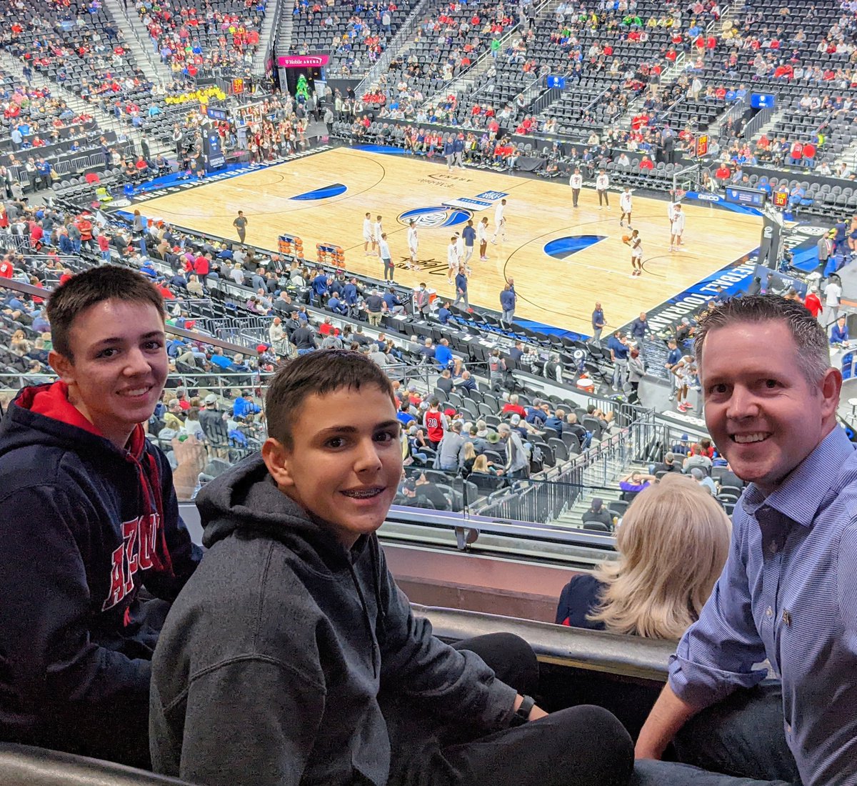 Jason_Smith_1's tweet photo. Enjoying the PAC 12 tourney in the greatest arena in the world: Las Vegas! Go Arizona Wildcats! #Pac12MBB #AZwildcats #Vegas #UofAZ https://t.co/5ptCoRG2q9