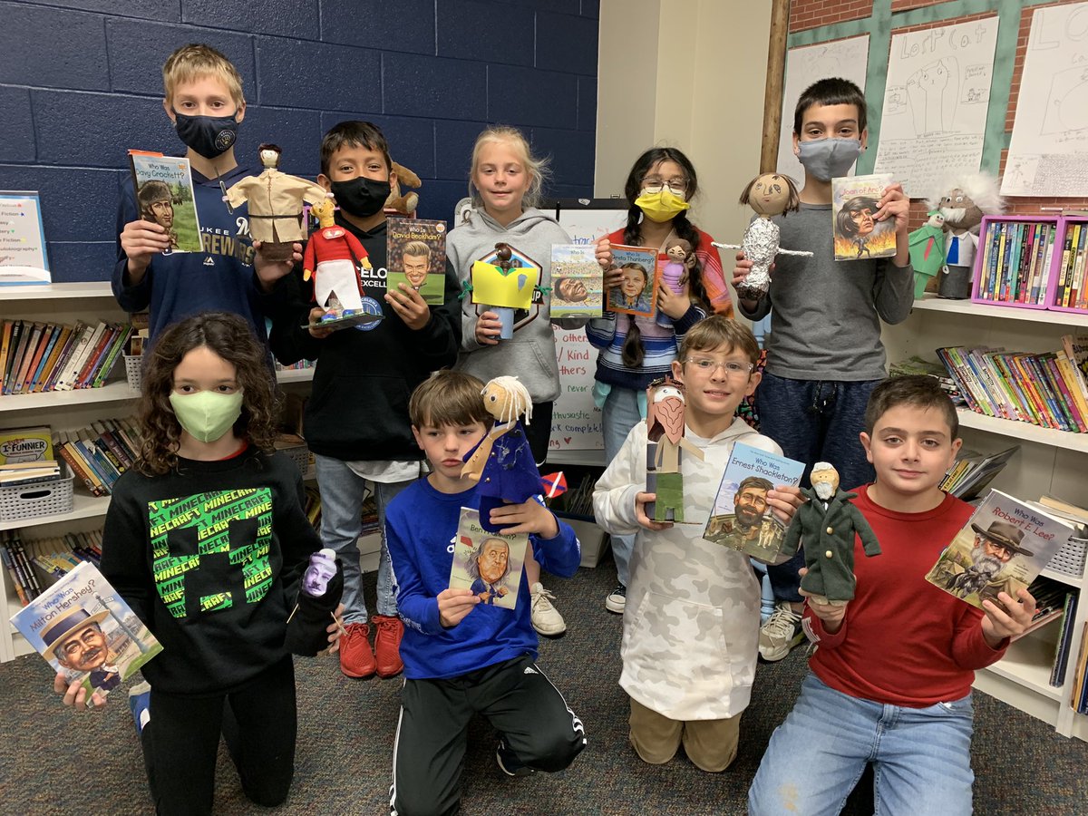 robynwhite09's tweet photo. Biography projects were a success 🤗 @DeretchinCISD https://t.co/zcj0IBKGZF