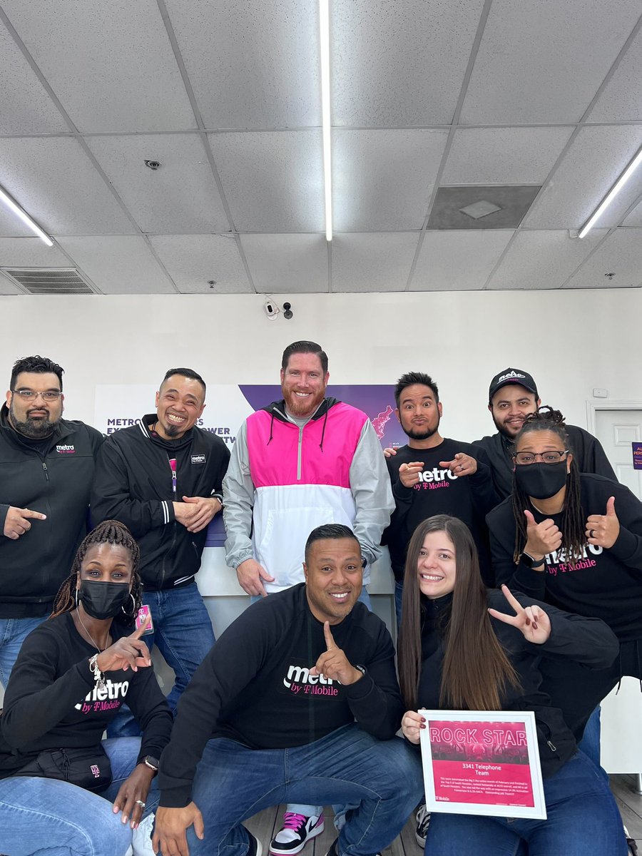 shadowgjz's tweet photo. Team Elev8. Huge win for my territory as 4 out of the 5 stores where from my Houston South district and my top door also brought home the Clutch City Cup 🏆 🙌🏾  @casey_haas  @allisondarbone  @RossYancy  @realDanTHTX @Amero07 https://t.co/dVFB23GipD