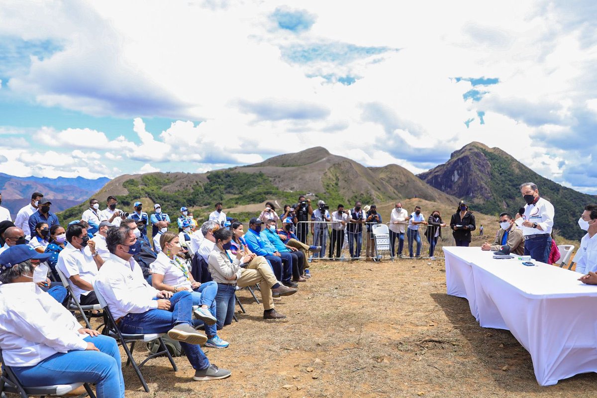 NitoCortizo's tweet photo. 📍Regresamos a Llano Tugrí, para cumplir nuestro compromiso de iniciar la integración de sus habitantes a la tecnología digital. Inauguramos la primera red móvil celular en la Comarca Ngäbe Buglé, que facilitará el acceso a Internet a las presentes y futuras generaciones. 🇵🇦 https://t.co/2IQeYeciwC