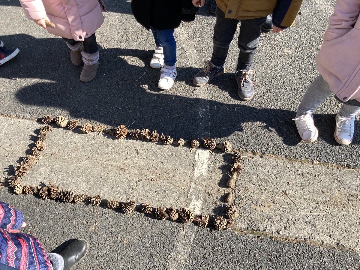PS_MS_Drul's tweet photo. #SemaineDesMaths et une période entière sur les formes. Aujourd’hui c’est #ecoledehors https://t.co/Giuiq22wqP