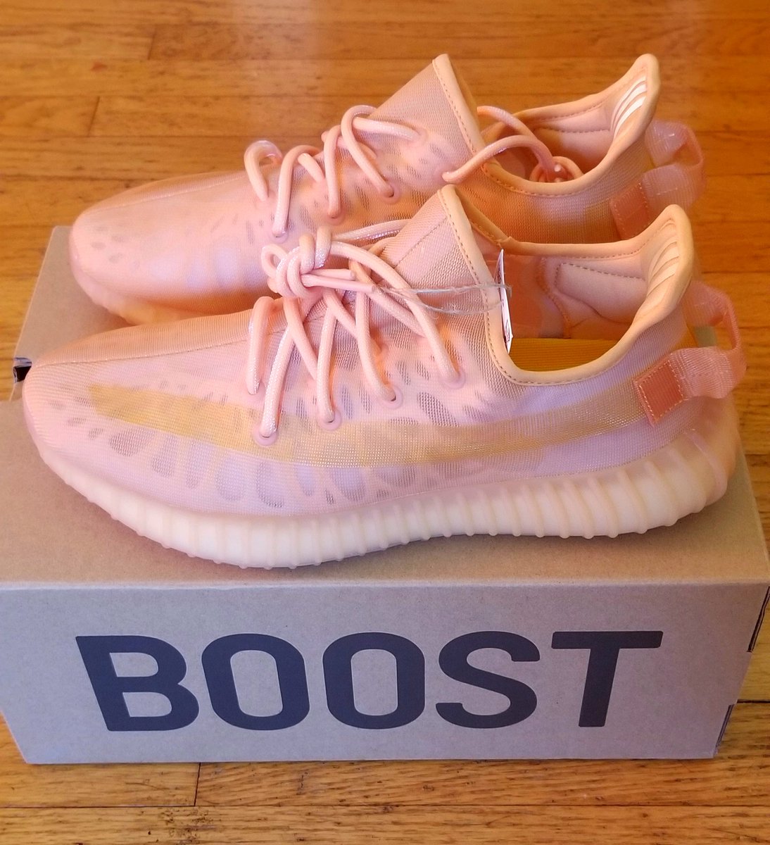 GreyRoseTrades's tweet photo. #MailCall #Yeezy350 #MonoClay https://t.co/g7mYNnMyDc