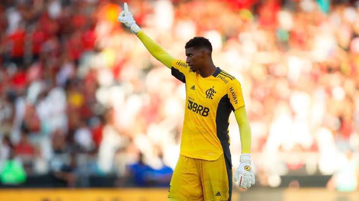 JulioMiguelNeto's tweet photo. Após notícia de um possível novo interesse do #AJAX- HOL em #HUGOSOUSA goleiro do #FLAMENGO, entrei em contato com Sandro Gonçalves ( STAFF do atleta) e o mesmo negou ter recebido proposta ou algum contato demonstrando interesse.
“Não chegou nada pra gente ainda “!
#RUBRONEWS https://t.co/hyXhVEB5uH