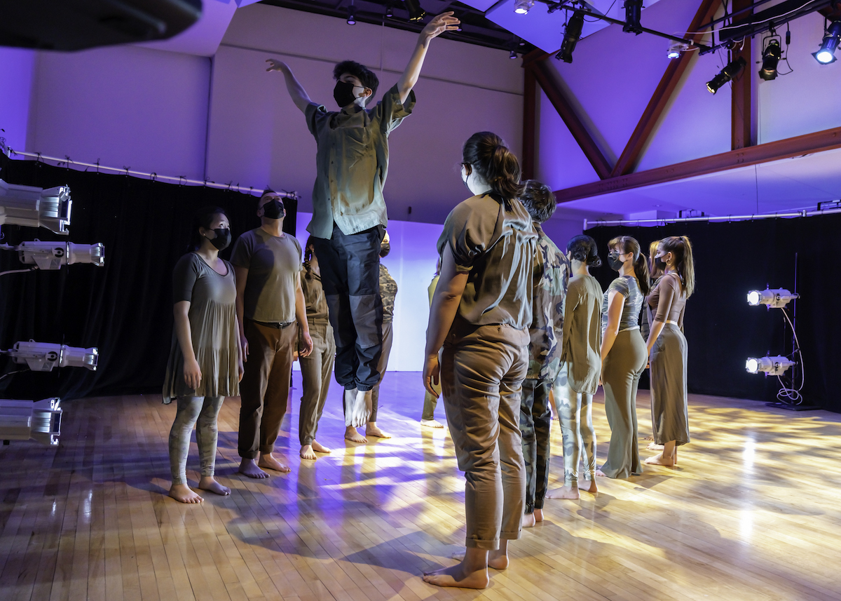 GCSchoolNYC's tweet photo. Last month, the Grace Dance Ensemble held their annual show, "alltogethernow." True to its name, the performance brought together a variety of collaborators including students, alumni, faculty and staff.

Congrats to the whole ensemble! #GCSchool

📷 : Matt Raney https://t.co/jvlzyM2cW0