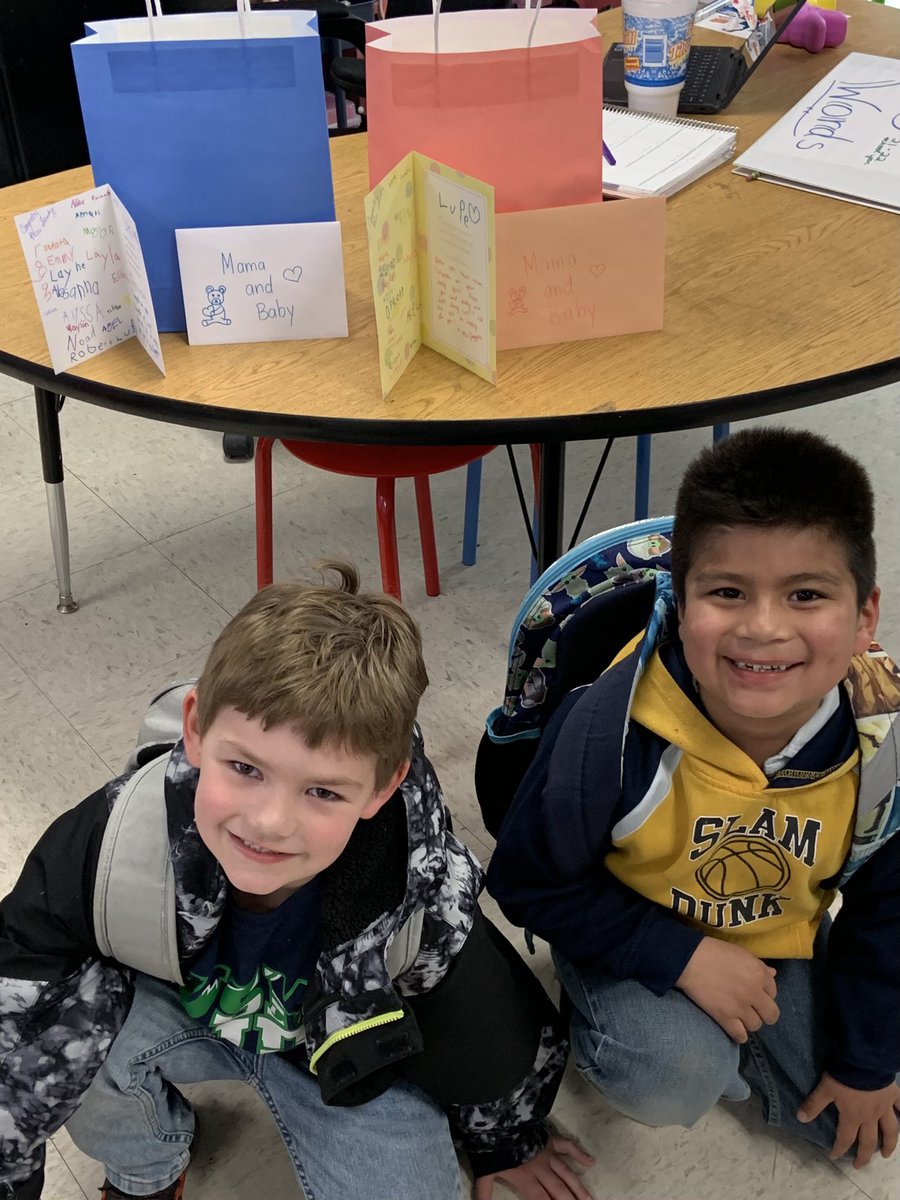MsJaggers_K's tweet photo. Our class is celebrating these friends each getting a new sibling recently! The kiddos were so excited to send these gifts home with their friends to celebrate the moms and their babies today! We love to spread joy and kindness in Kindergarten! https://t.co/UOe0gDZEil
