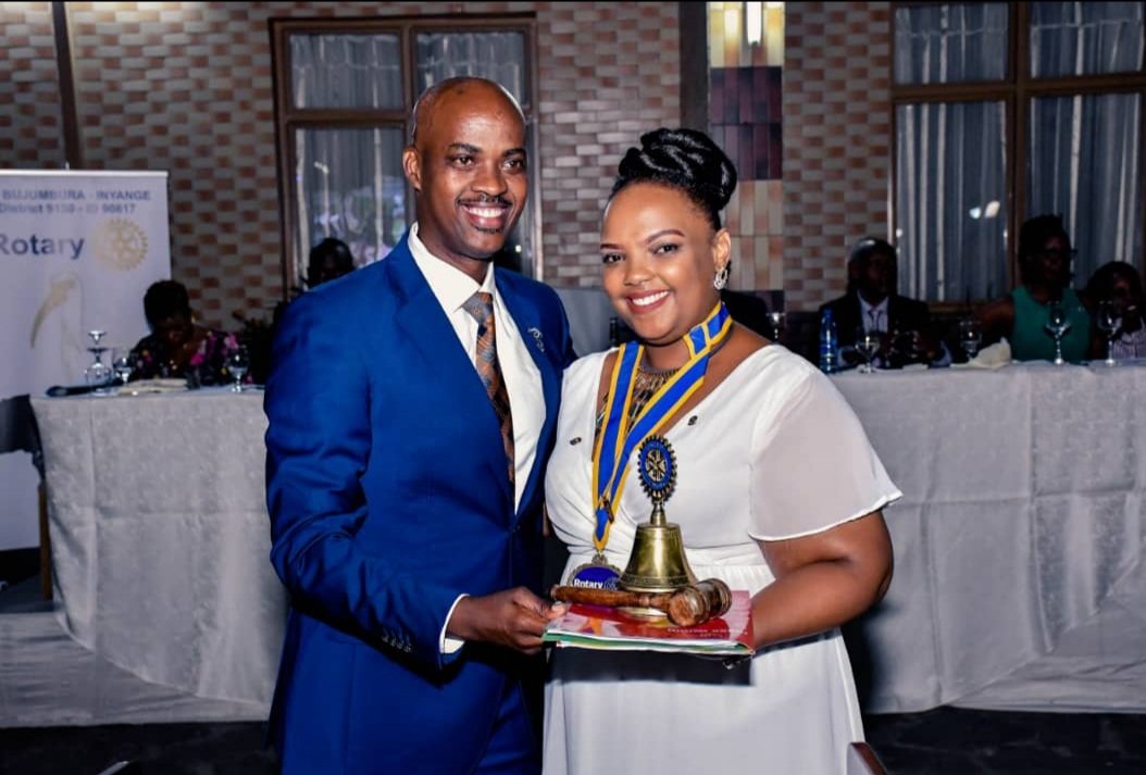 ClubInyange's tweet photo. Un grand évènement à marquer notre club. Le 2 Juilet 2021 , passation de collier entre le président sortant Ami IPP Alain GAHAMA et la présidente entrat Amie Cynthia KIMANA et son comité.
.
.
.
#RCBI https://t.co/5QsuJhUr0I