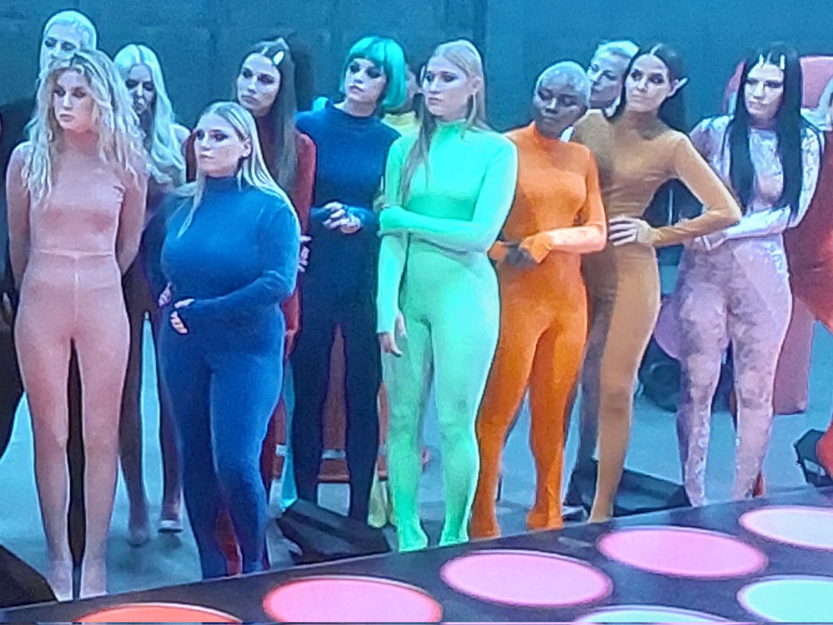 astralisha's tweet photo. Wenn du Power Rangers auf Wish bestellst #gntm https://t.co/FwbGK0i5yY