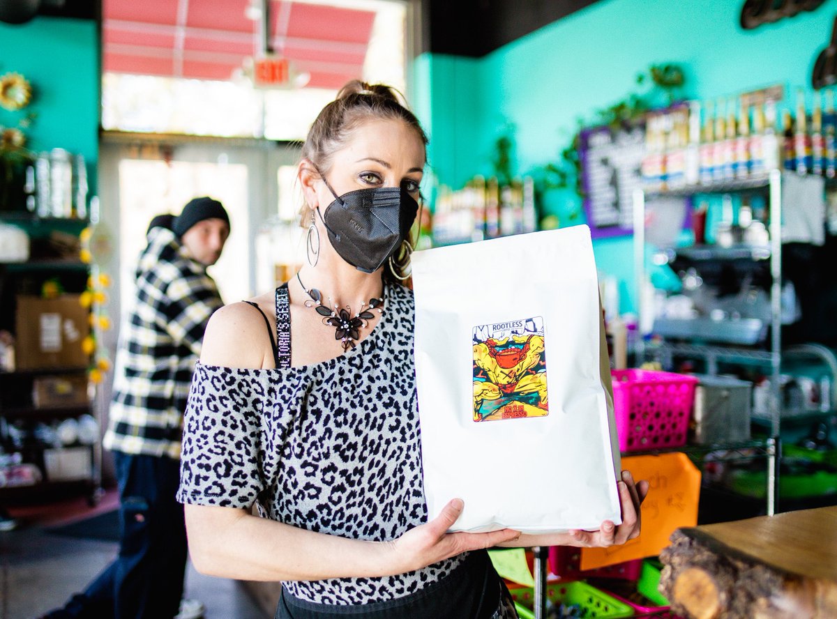 RootlessCoffee's tweet photo. 5 lb bags are a great deal, last longer, and you can hug them when no one’s looking.
Buy a new 5 lb friend: https://t.co/SJTSLKGlI4
📷 @seibelhayley
#coffee #smallbatchroaster #wholesalecoffee https://t.co/keLVg748le