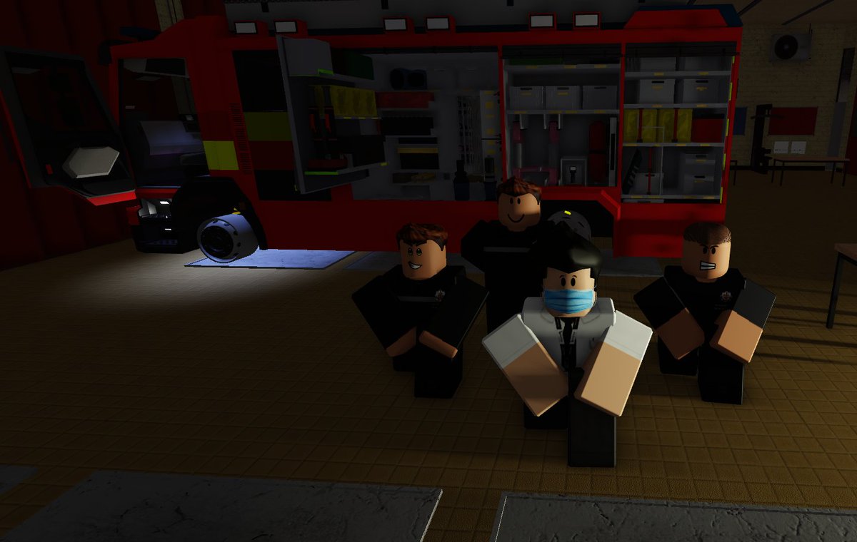 GmfrsTRURblx's tweet photo. Busy day for TRU - Based at G16 Manchester Central today. SWaH Job, Multiple Serious RTC's and a few fires. Had a visitor on station as well today so took the chance to show him around the proper kit���� https://t.co/ml9f1hjL0R