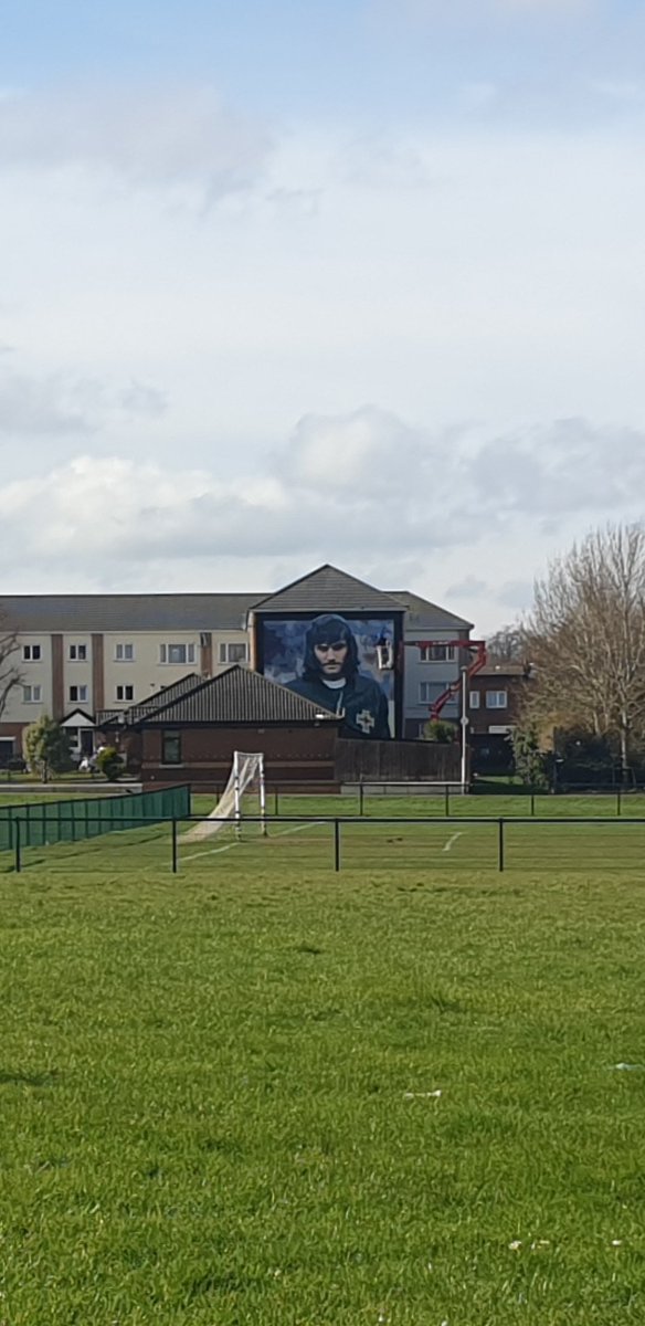 StarshapedPaul's tweet photo. Was in Cregagh today and saw the new George Best mural pretty cool. #georgebest #cregagh https://t.co/Te3xfyihYe