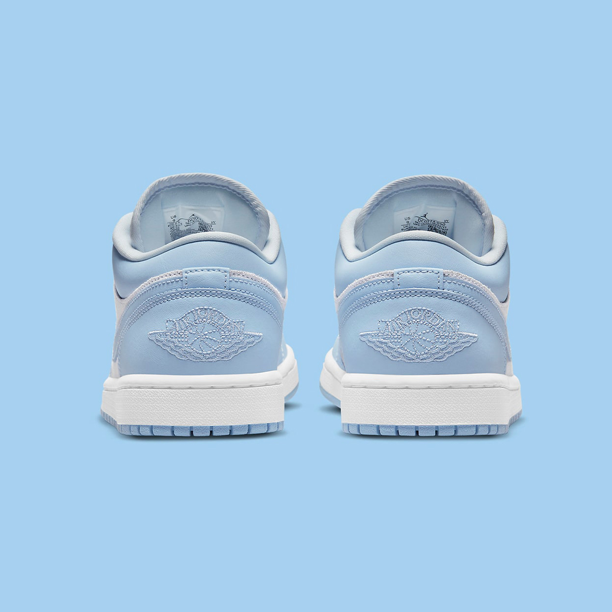 houseofheat's tweet photo. The Air Jordan 1 Low “Aluminum” arrives March 24 🥶

DETAILS: https://t.co/phd54nyqTB https://t.co/vsZAvar6tX