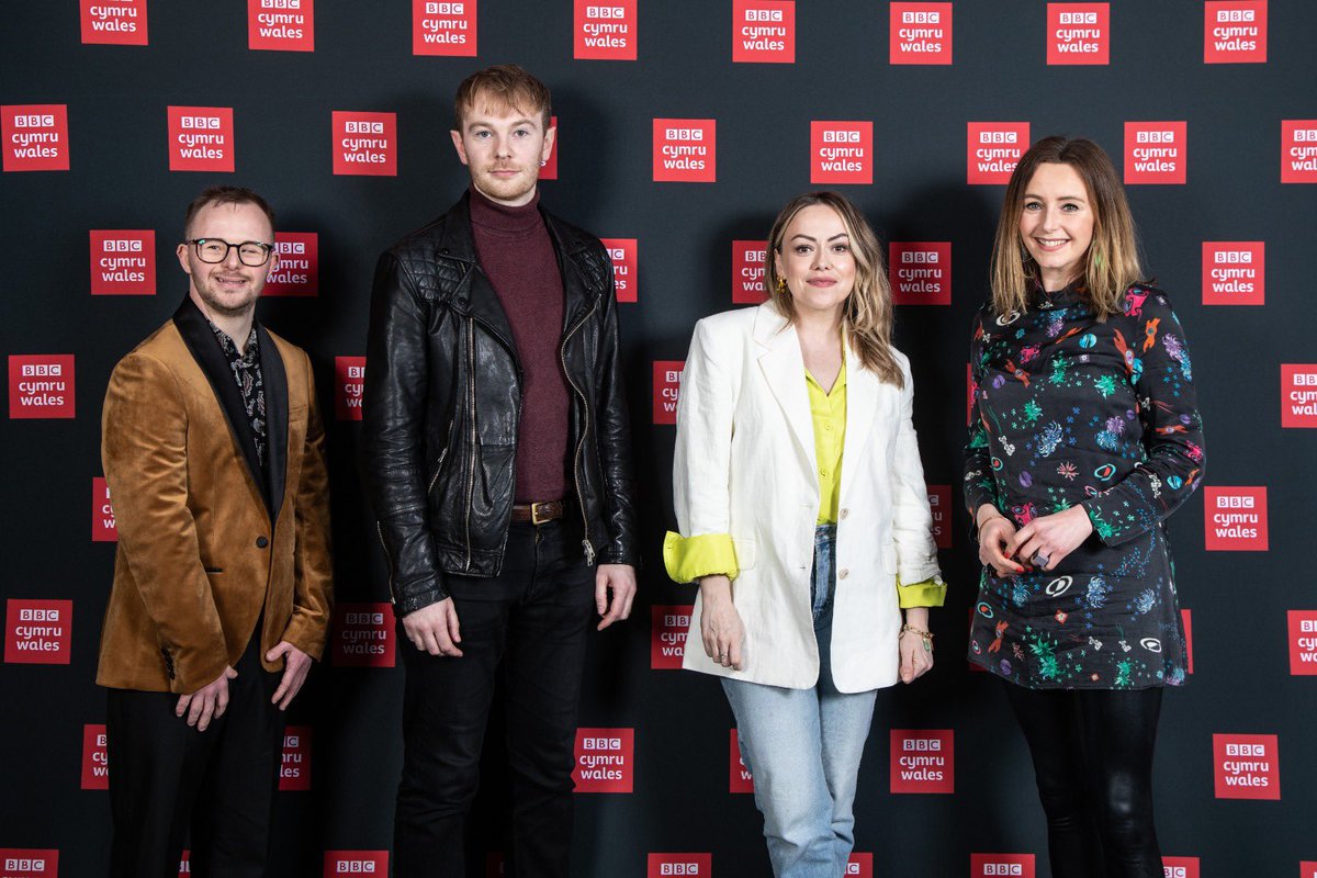 And that’s a wrap! What an evening at the screening in Caernarfon for #BBCHidden 

@HijinxTheatre <a href="/S4C/">S4C 🏴󠁧󠁢󠁷󠁬󠁳󠁿</a> <a href="/BAFTACymru/">BAFTA Cymru</a> <a href="/Reese_Williams/">Sian Reese-Williams</a> <a href="/SionAlunDavies/">Siôn Alun Davies</a> <a href="/JustinMelluish/">Justin Melluish</a> <a href="/LisaGwilym/">Lisa Gwilym</a>