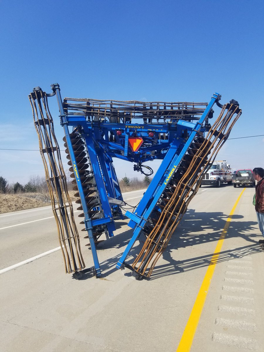 BordnerTowing's tweet photo. An interesting start to #plant22!

The PSA should read... 
DONT PULL THIS WITH YOUR 3/4 TON PICKUP! 
Nobody got hurt its just expensive junk🤔 #agtwitter #wrecked https://t.co/N5cT7HZhxu