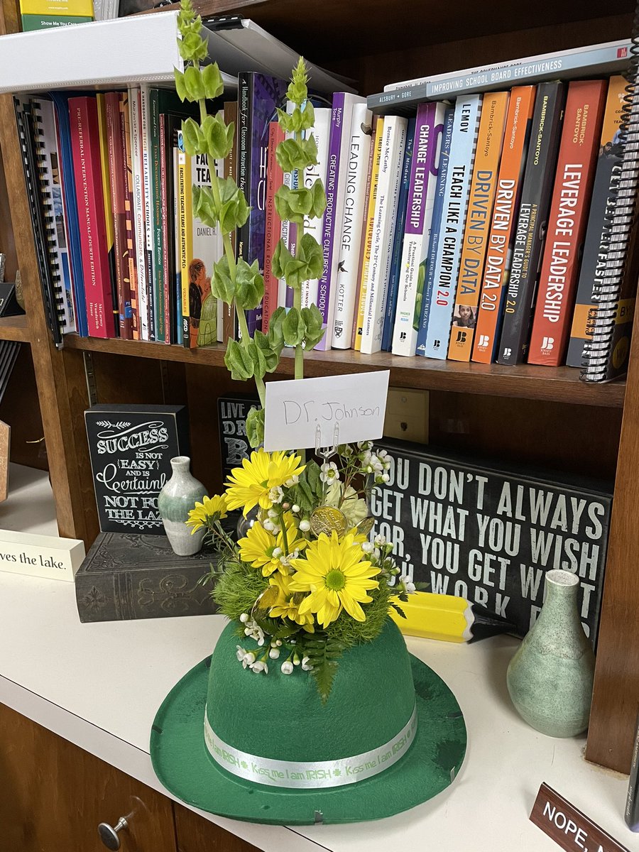 Stacy_gjohnson's tweet photo. BHS floral department does it again!! Each month they get better and better. #150yearsofexceedingexcellence https://t.co/ZjKwFyAq0n