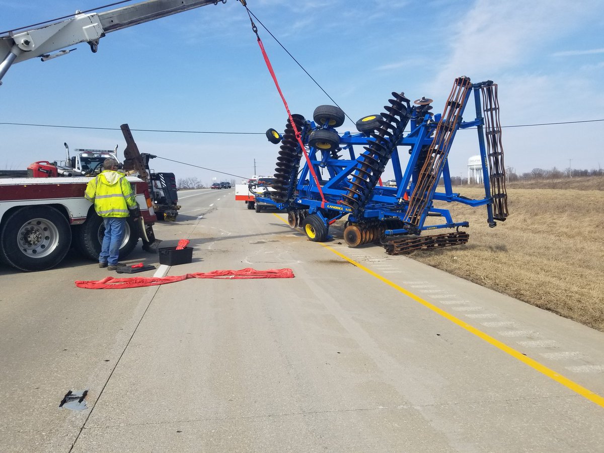 BordnerTowing's tweet photo. An interesting start to #plant22!

The PSA should read... 
DONT PULL THIS WITH YOUR 3/4 TON PICKUP! 
Nobody got hurt its just expensive junk🤔 #agtwitter #wrecked https://t.co/N5cT7HZhxu