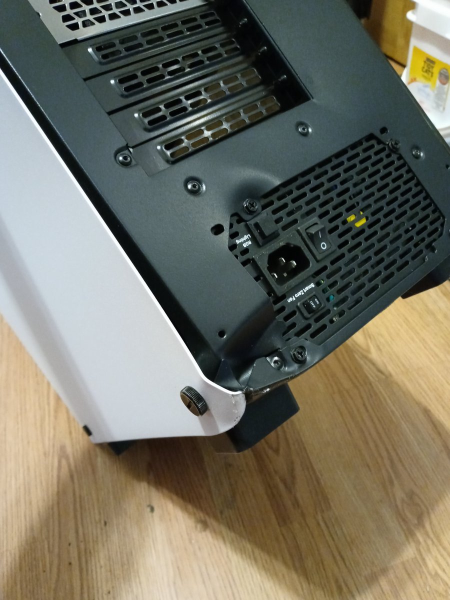 Wunder_Bred's tweet photo. Not really one to complain at all, about anything but $2,500 on a PC to have it, dropped so hard the GPU doesn't work, never mind any of the video cards (meaning, I tried 6 different monitors and it worked on 0) @CYBERPOWERPC  sent me a product that was damaged and does not work. https://t.co/Dc69Ymm0lT