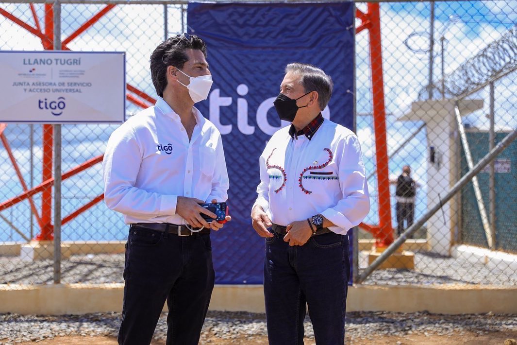 expdtecortizo's tweet photo. 📍Llano Tugrí | El Pdte. @NitoCortizo inauguró la primera red móvil en la Comarca Ngäbe Buglé, que beneficia a 44,000 personas, 10 escuelas y 31 comunidades, dándoles mejor conectividad y acceso a la información, para avanzar en el desarrollo social y económico de esta región. https://t.co/4jj1wGaeY6