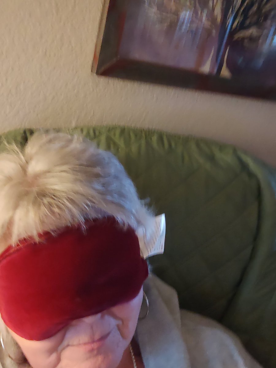 webbsuza's tweet image. Swag at f2f conferences is often a tote bag. Swag for a virtual conference should be one of these:
#ohmyeyes #4C22