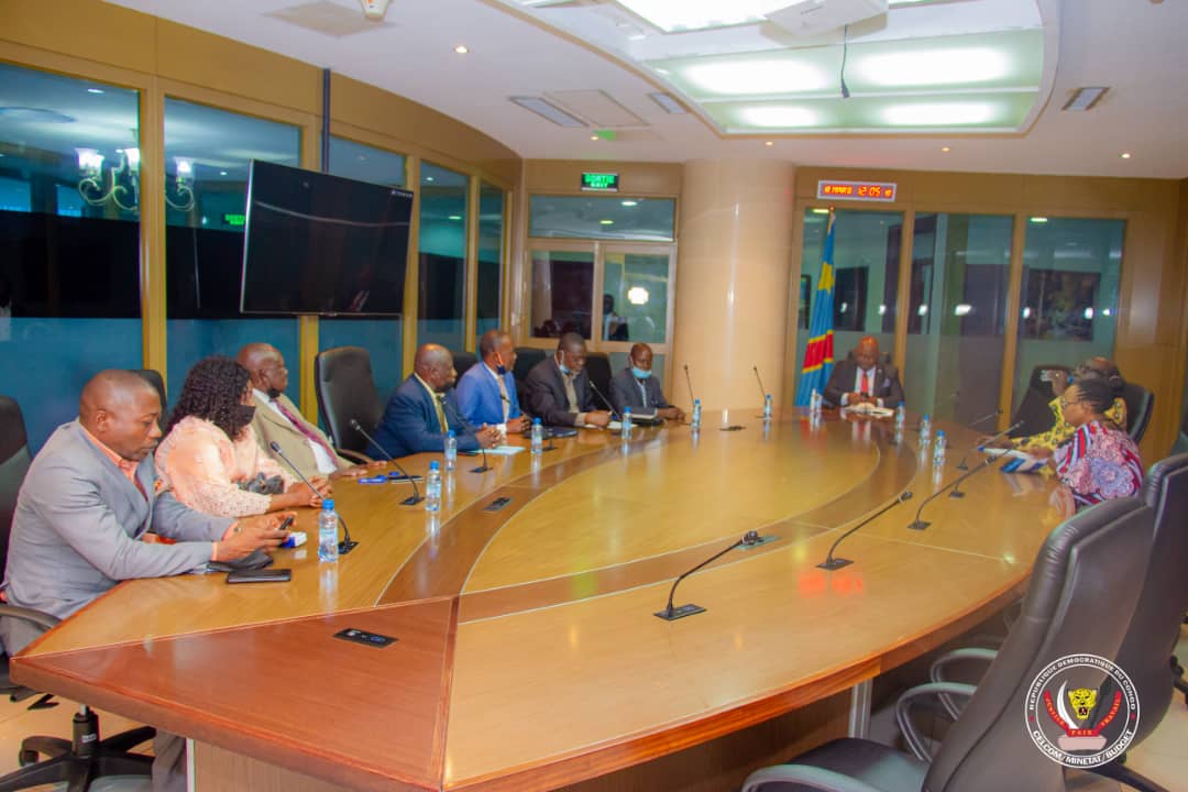 mechackkalombo1's tweet image. #SENAPI/BUDGET : La relance du #SENAPI interviendra au courant de cette année 2022 rassure le Ministre d&apos;État en charge du Budget @BojiAime à la délégation de l&apos;#intersyndical du SENAPI reçu ce jeudi 10/3 à son cabinet.