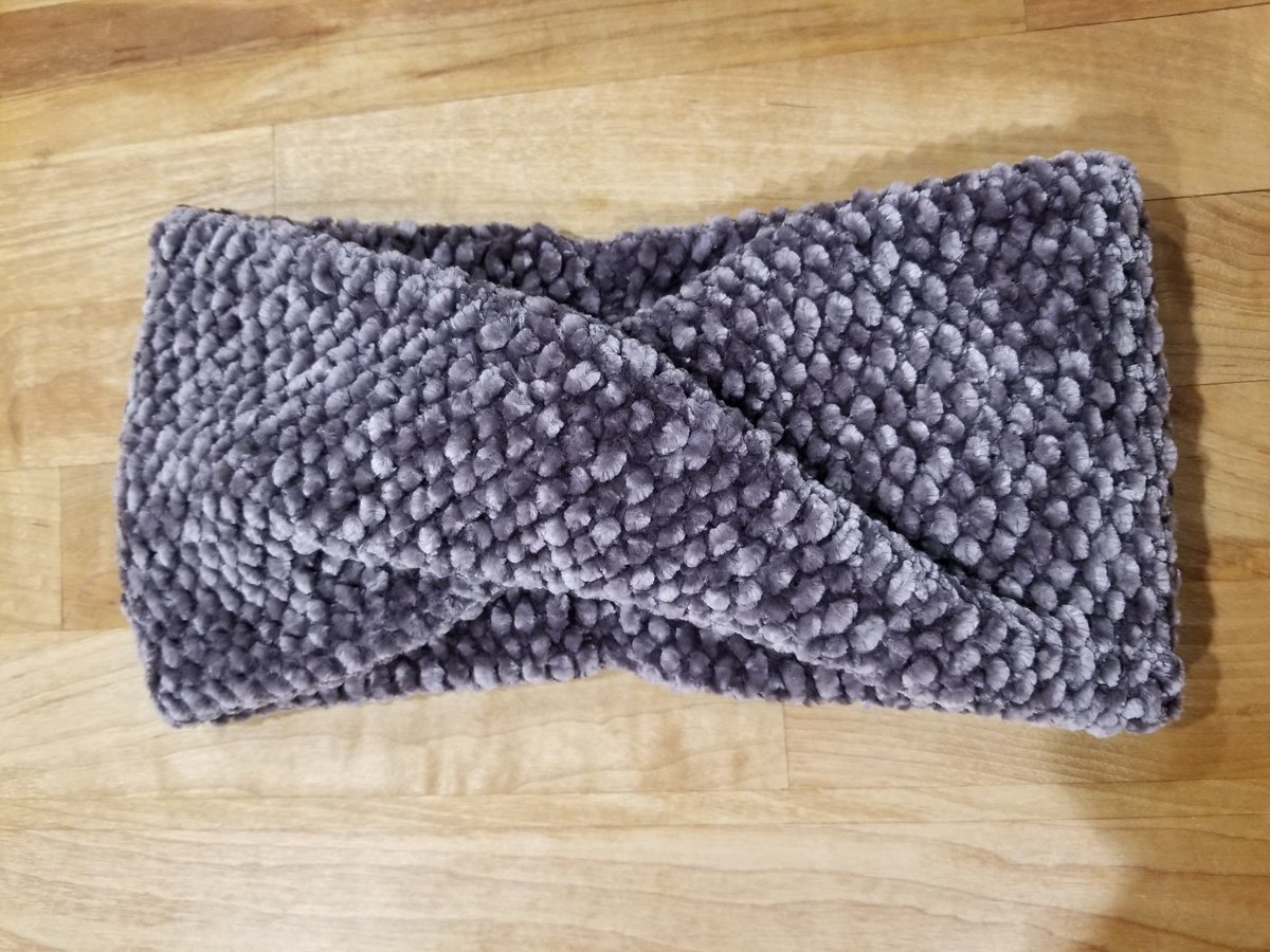 BrittNeptune's tweet photo. Finished this last month! Velvet yarn twist head band. Can't wait to use it when it gets cold. #momswhoknit https://t.co/YnfHxLeq89