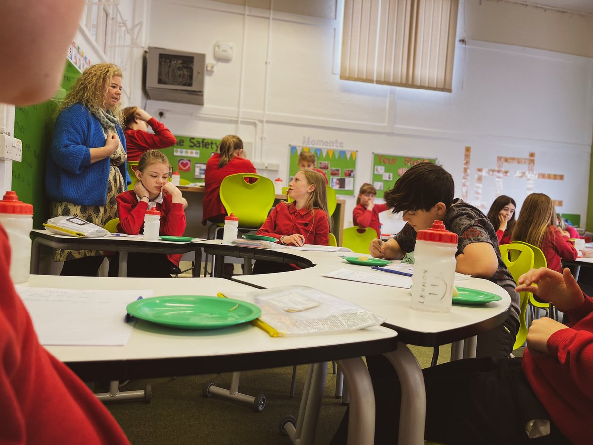AbbeyPrim's tweet photo. It’s safe to say that Dosbarth 5/6 put their taste buds to the test when enjoying a food tasting session with our professional food critic Lowri! There were definitely some tastes that went down well…and maybe others that didn’t 😂#foodgloriousfoodproject #leadcreativeschool 1/2 https://t.co/umGHcNZkGi