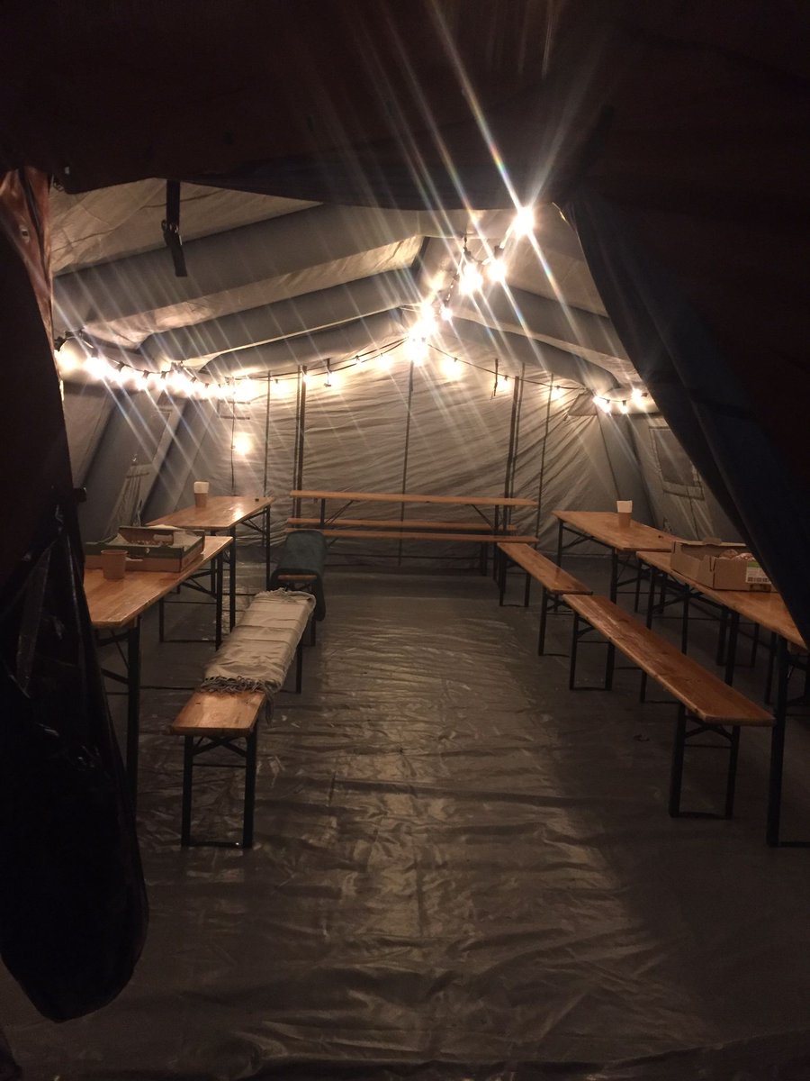 W nocy przy #dworzecgłówny też działamy - punkt wydawania jedzenia i miejsce przygotowane, by zjeść, także coś ciepłego. Dziękujemy <a href="/MOPSWroclaw/">Miejski Ośrodek Pomocy Społecznej we Wrocławiu</a> za dobrą współpracę i wspólne działania!
#pomagamyukrainie #StandWithUkraine #jesteśmyzwami

<a href="/SutrykJacek/">Jacek Sutryk</a> <a href="/PortalWroclawpl/">Portal wroclaw.pl</a>