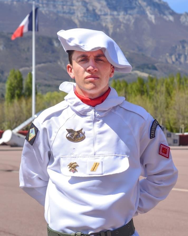 FlorianL_GZ's tweet image. Profonde tristesse lors de la lecture de l’annonce du décès du Maréchal des Logis Grégoire Epitalon, chef de pièce Mistral à la batterie Belledonne du #93ram , ancien de la SEM 80 de l’EMHM. Qu’il repose en paix. Toutes mes condoléances à sa famille ainsi qu’à ses proches.