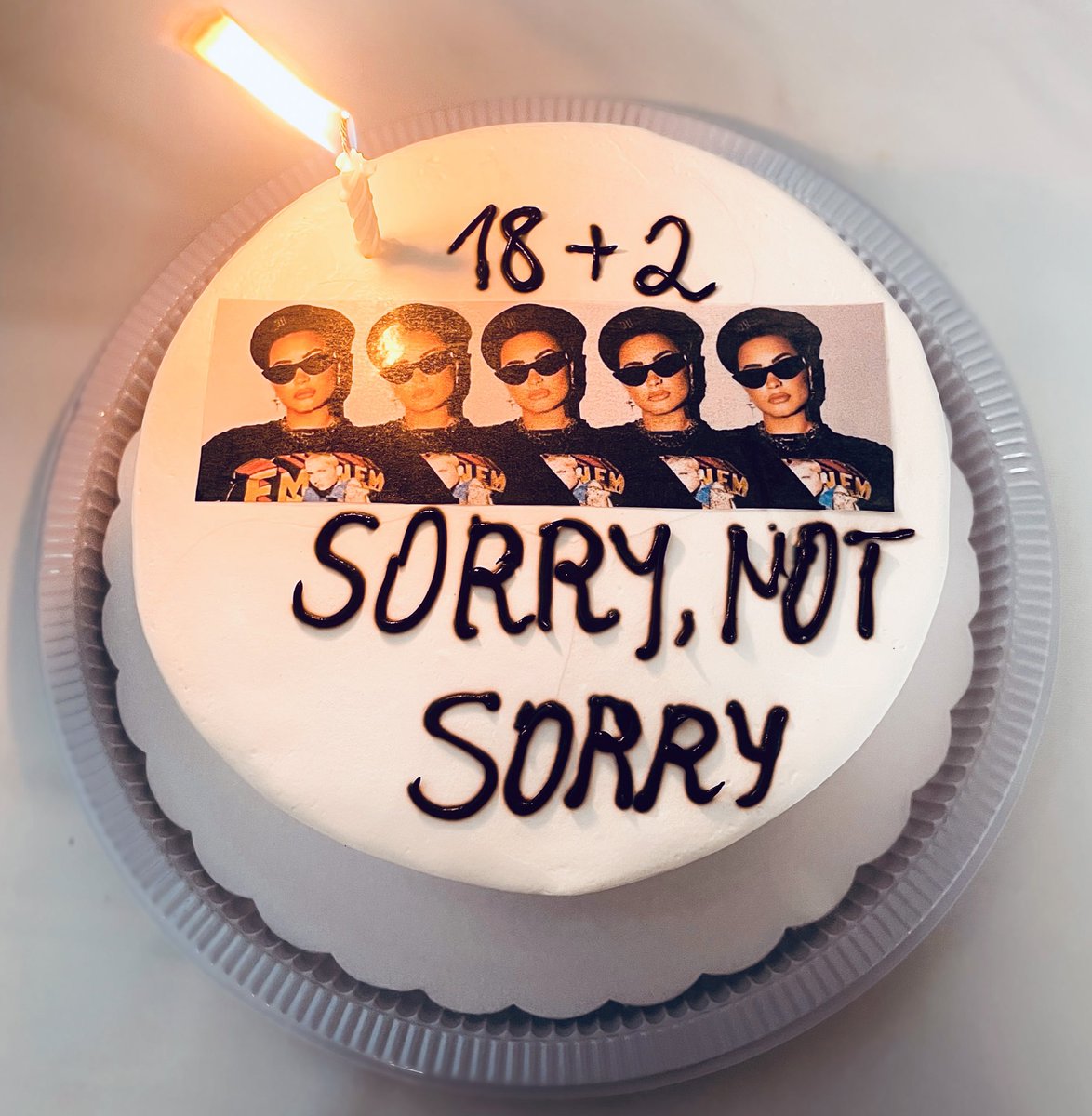 imbacklovato's tweet photo. HEY… IT’S MY BIRTHDAY RIGHT NOW 😆
olha o que eu ganhei
Qual foi o favorito de vocês??? ♥️♥️
NO MORE #MelonCake
#sorrynotsorry https://t.co/yeIW8aiLJn