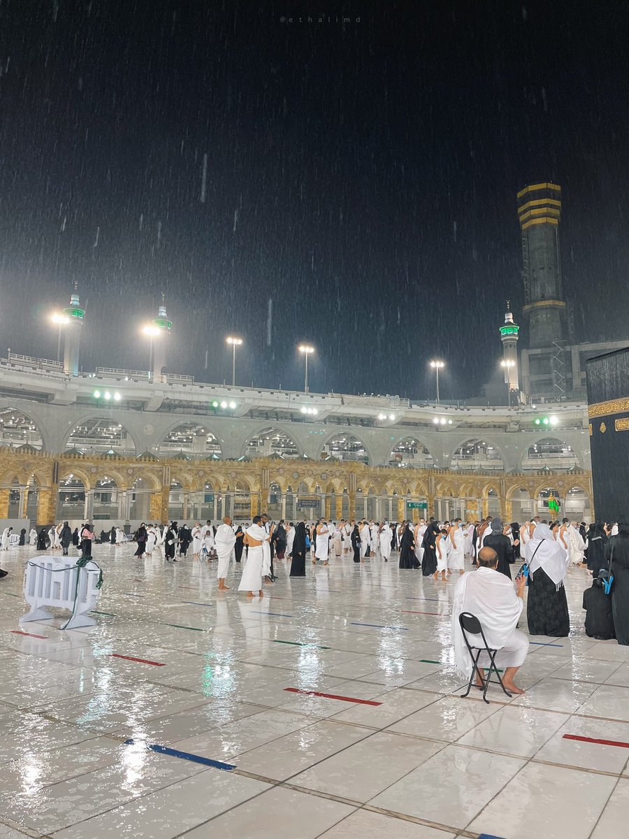 iNa9eir's tweet photo. فكيف الشوقُ والغيثُ هاطلُ؟ https://t.co/uy0EiUfAm6