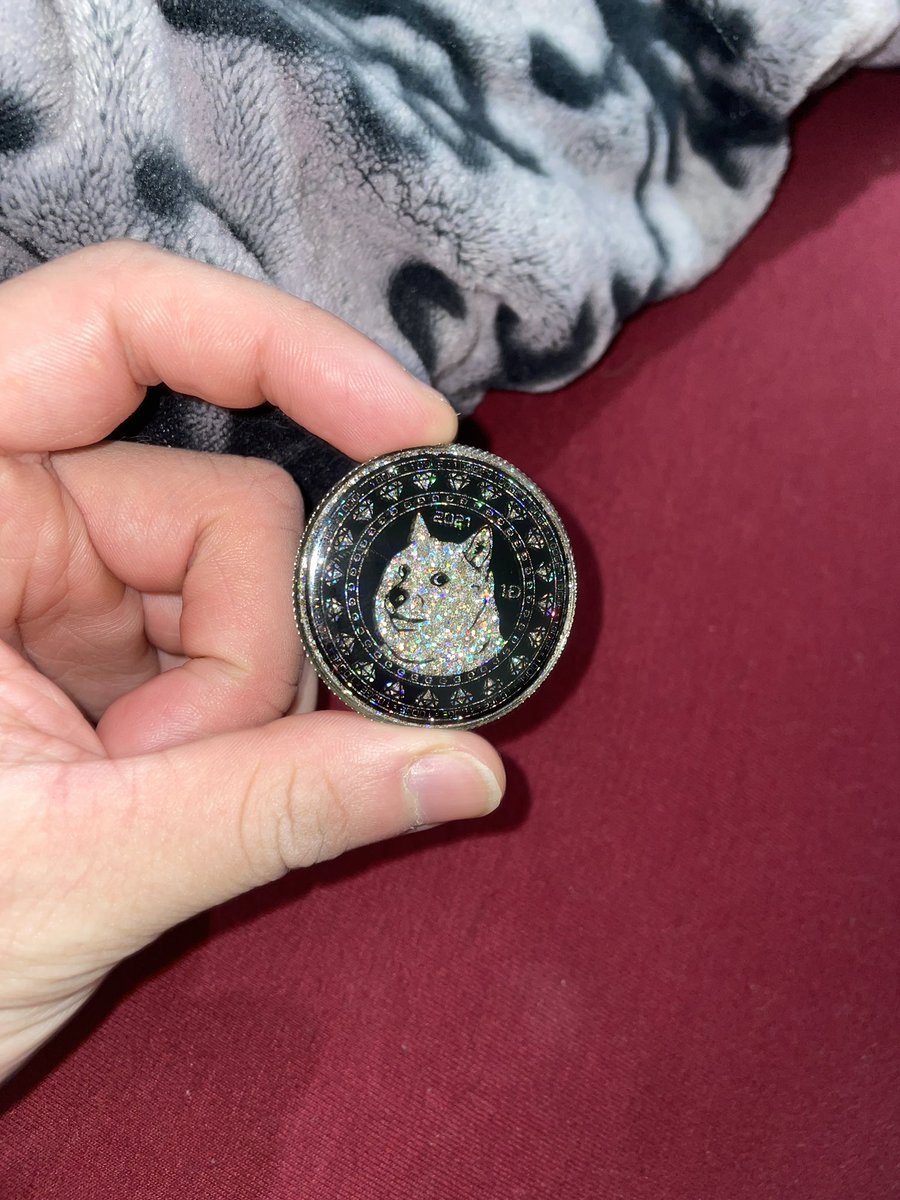 petalzovroze's tweet photo. @neverfud thank you for this amazing #Dogecoin prize that i’ve won !! Its perfect for my coin collection !! #doge #coin #crypto #market https://t.co/g0fW4sLcpk