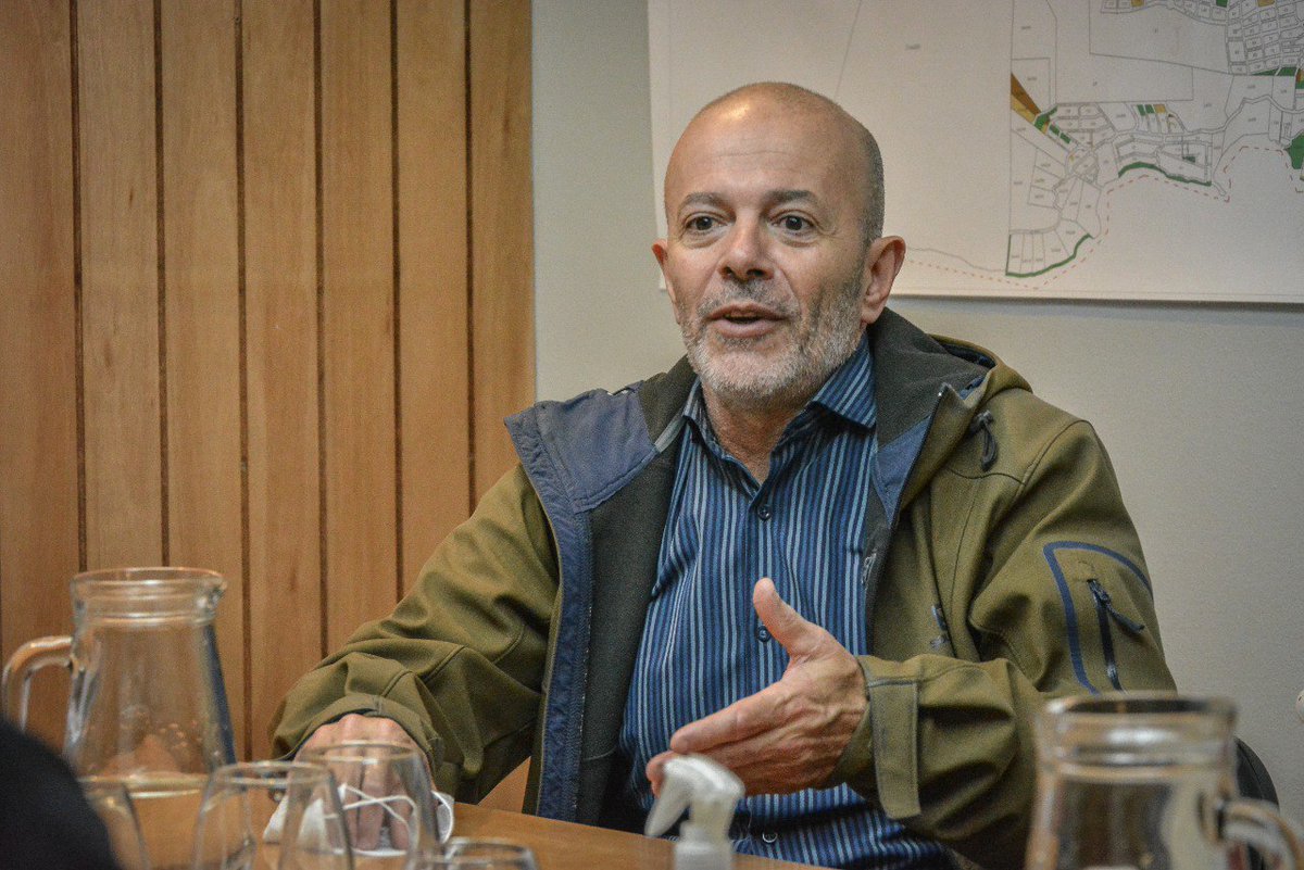LauraAvilaTDF's tweet photo. Junto al gerente de la ANSES Ushuaia César Colantonio nos reunimos con integrantes del Colegio de Profesionales de Enfermería de Tierra del Fuego para hablar sobre el trabajo que vienen realizando. https://t.co/EccCkoj4M1