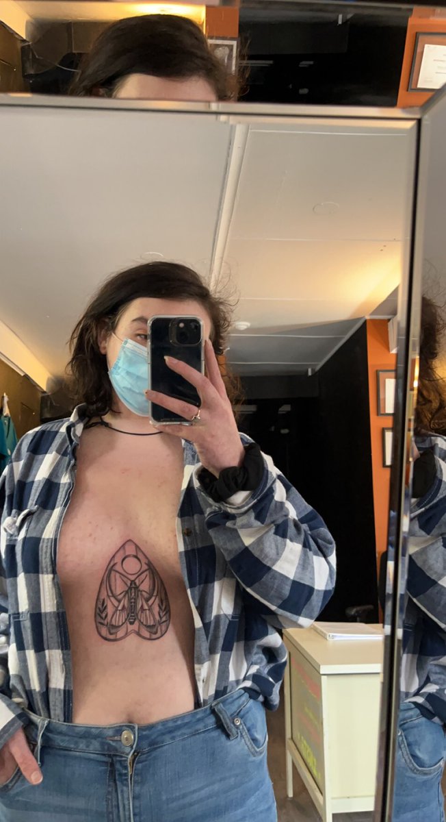Lilbitwitchy98's tweet photo. New tattoo 🥵 so in love https://t.co/tULet41NGX