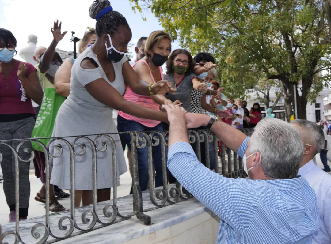 DiazCanelB's tweet photo. Qué alegría volver a Regla y comprobar cuánto de bueno y esperanzador allí se hace. Gracias a su pueblo por el cariño de siempre. Su entusiasmo y deseos de salir adelante renuevan nuestro compromiso con la Revolución que fundaron Fidel y Raúl. #CubaVive https://t.co/1ERuWydg3O