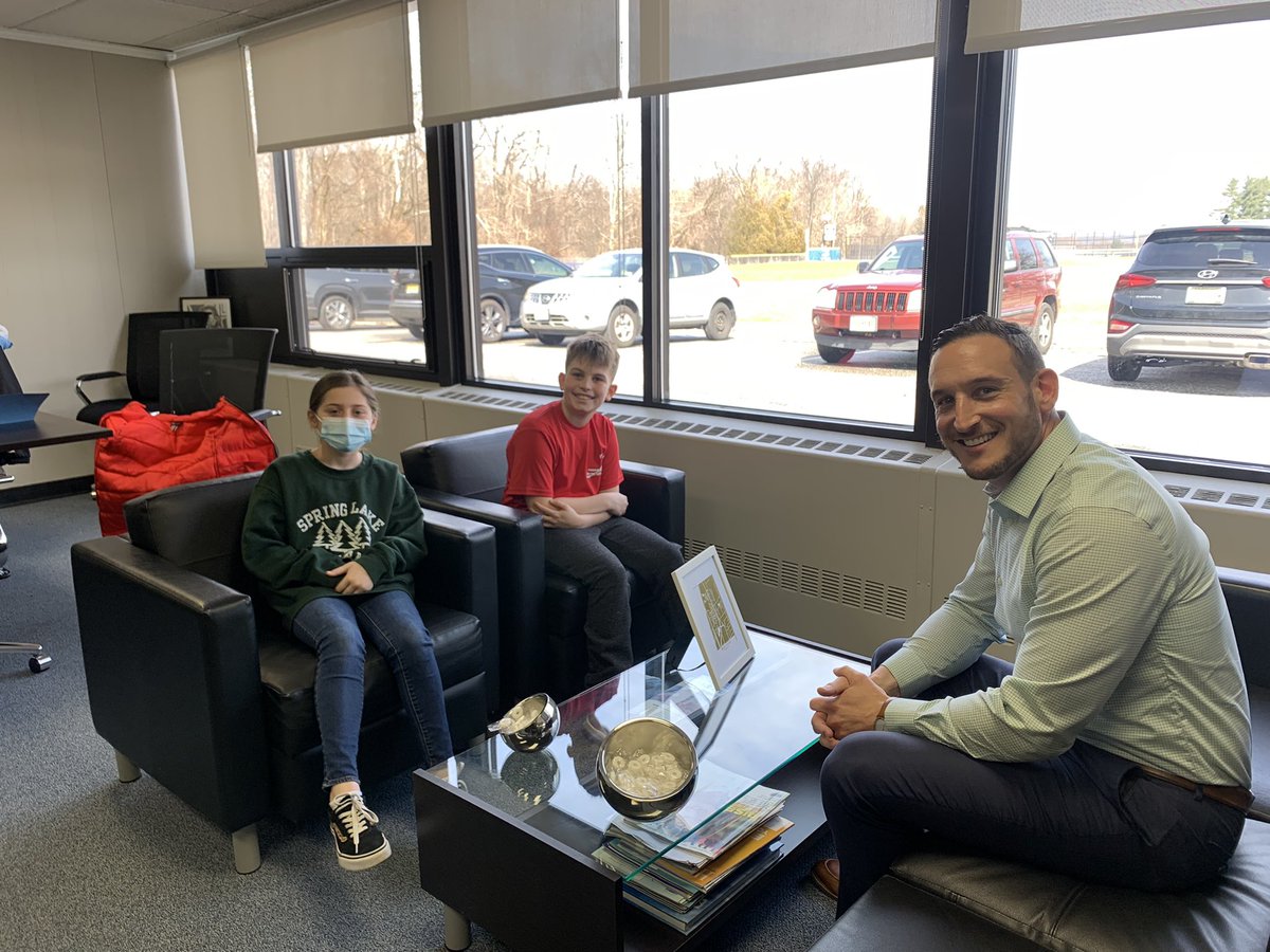 JKCouncil's tweet photo. A VERY SPECIAL DAY 💯💥💯
We had the opportunity to visit our Asst. Superintendent and interview him as he is our next highlight in JK TIMES! #SELDay2022 #MahwahConnects Thank you @mahwahschools for all you do for all of us 💕💕@JK45PE @JKSMahwah https://t.co/8uleza5izy