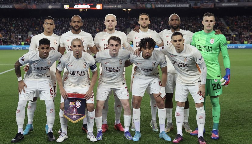 🤫| Galatasaray fark yese de dalga geçsek umuduyla maçı açanlar sütlerini içip uyuyabilirler ölü halimizle bile ülke puanını ayakta tutuyoruz.