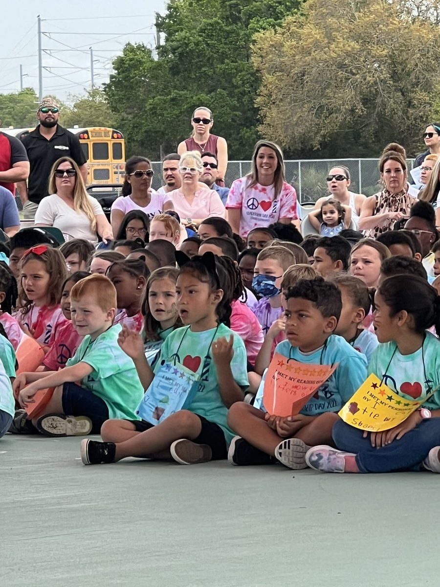 oldladylor's tweet photo. Leadership Day 2022 was full of Greatness!! So proud to be a part of such an amazing school! #unleashthegreatness @HCPSLanier https://t.co/T0B8Kl6Izh