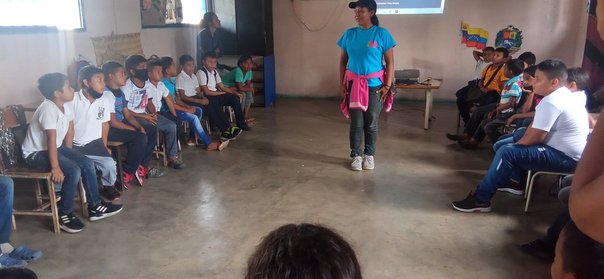 SomosOtroBeta's tweet photo. #10Marzo en #Amazonas estamos con l@s niñ@s de U.E Miguel Antonio Caro conformando las brigadas de ecológicas del cuidado del agua, en Isla Ratón  #Autana https://t.co/rFfnGn2nA4
