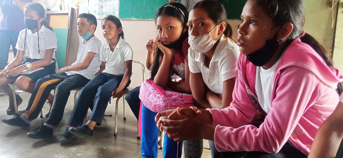 SomosOtroBeta's tweet photo. #10Marzo en #Amazonas estamos con l@s niñ@s de U.E Miguel Antonio Caro conformando las brigadas de ecológicas del cuidado del agua, en Isla Ratón  #Autana https://t.co/rFfnGn2nA4