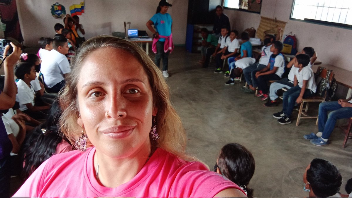 SomosOtroBeta's tweet photo. #10Marzo en #Amazonas estamos con l@s niñ@s de U.E Miguel Antonio Caro conformando las brigadas de ecológicas del cuidado del agua, en Isla Ratón  #Autana https://t.co/rFfnGn2nA4