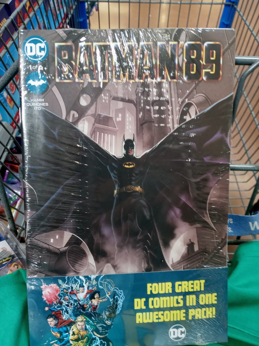 MEarthprime's tweet photo. While @Walmart I was shocked that @DCComics bundles are still getting released with a beautiful #Amazons #WonderWoman #Nibia #WonderGirl pinup. Liked the #Batman89 #SuicideSquad #KingShark #BlackManta #comicbooks https://t.co/dr1Tt4FmLq