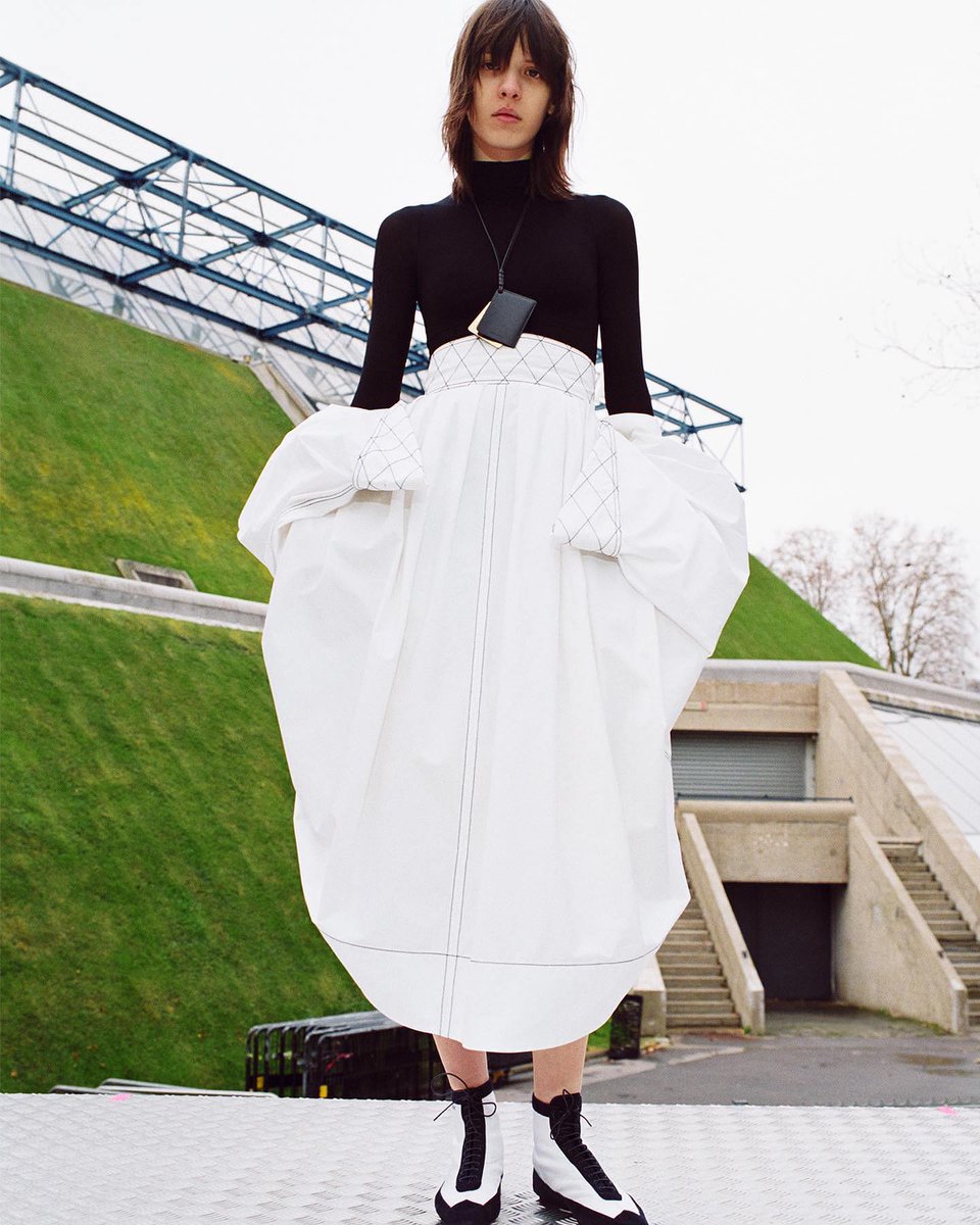 toryburch's tweet photo. The Diamond Topstitch Poplin Skirt and Long-Sleeve Jersey Top from our Spring/Summer 2022 collection in @wmag. #ToryEditorials #ToryBurchSS22 #ToryBurch
Photographed by Tim Elkaïm
Styled by Brian Molloy
EOC Sara Moonves https://t.co/nYMWSmnL7Z