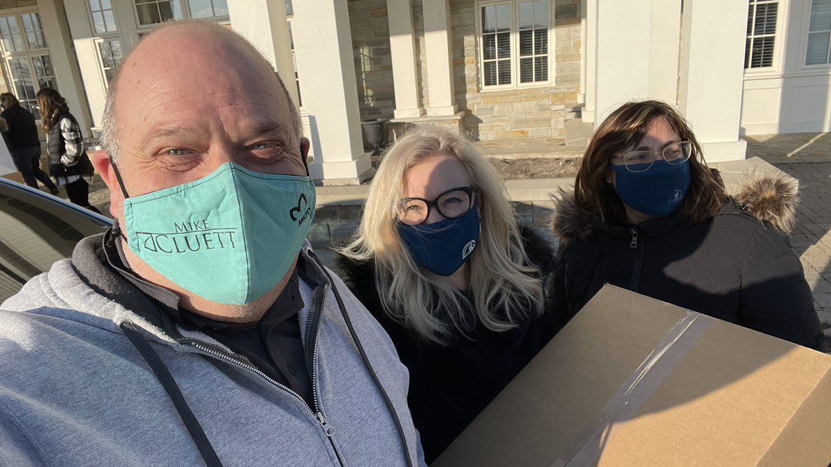 Mike_Cluett's tweet photo. Picking up dinner at Rattlesnake Point Golf Club in support of the #Milton District Hospital Foundation #TakeABreak fundraiser. Perfect timing for us as Pat is attending a virtual MPI Gala & now has a nice dinner to go along with her nomination as Outstanding Volunteer! #GoPat https://t.co/53QRvxS7S6
