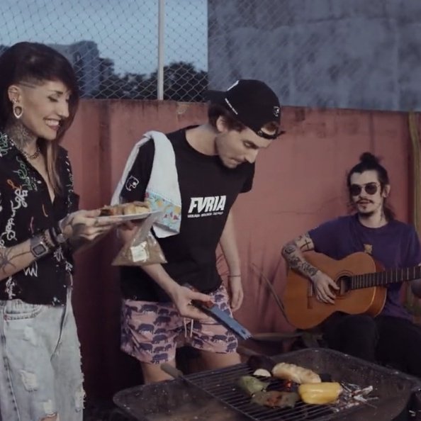 mountthinker's tweet image. O MOUNT FAZENDO CHURRASCO